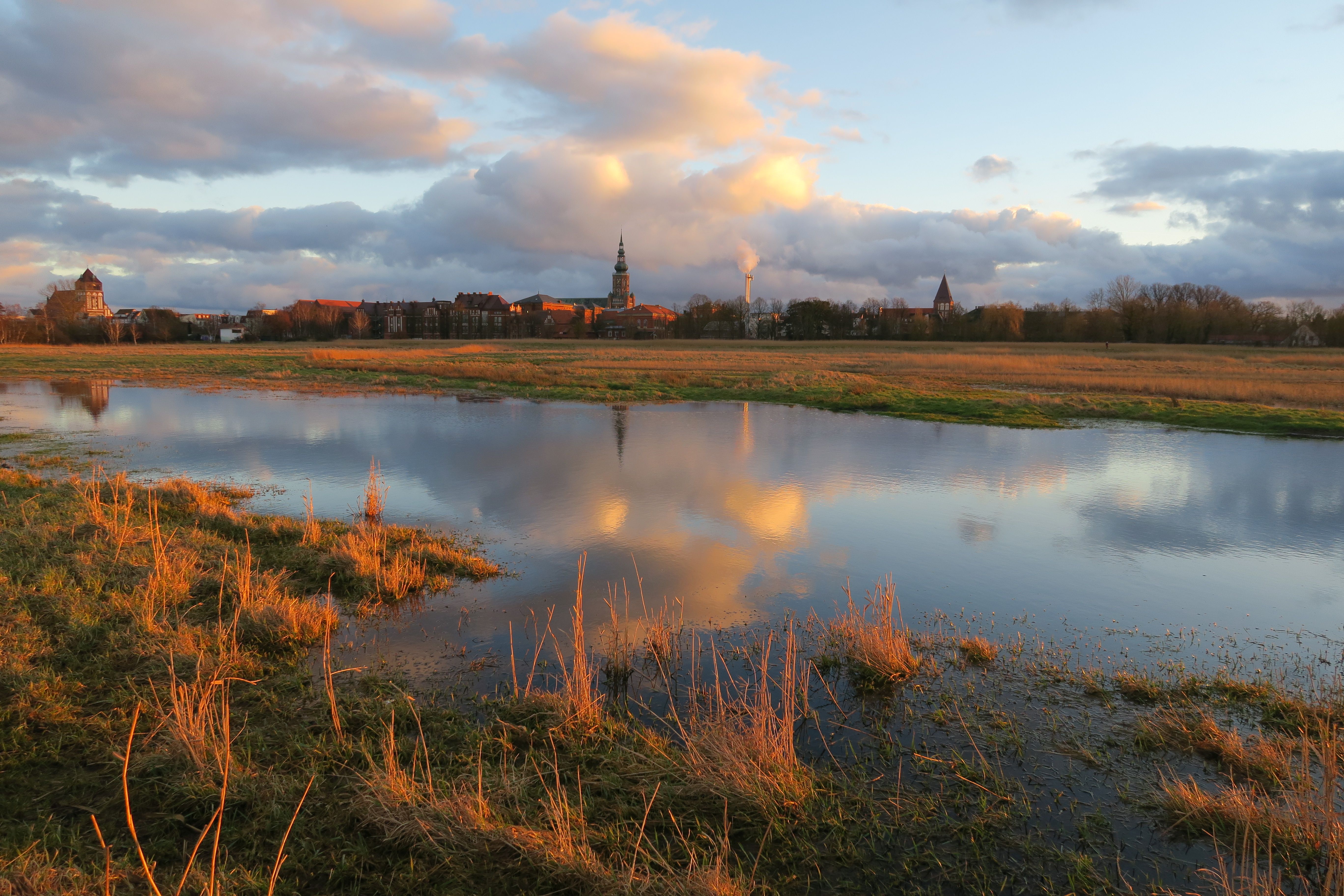 View on peatlands and Greifswald (Photo: Christoph Schalla)